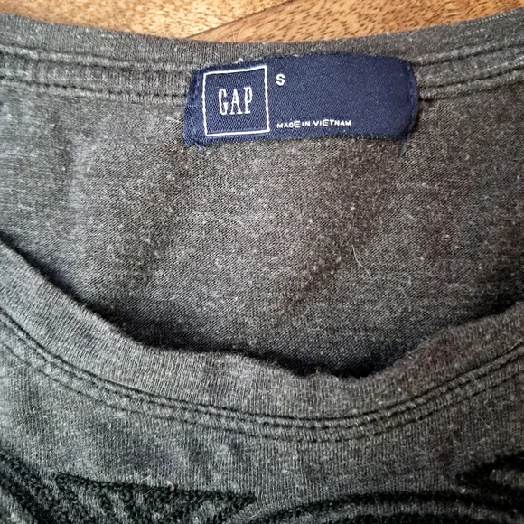 Embroidered sleeveless top - Picture 3 of 3